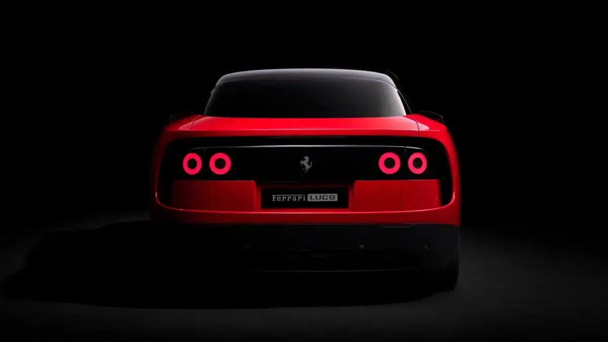 Ferrari представи Luce – първия си електромобил на цена от €550 000, създаден съвместно с бившия главен дизайнер на Apple