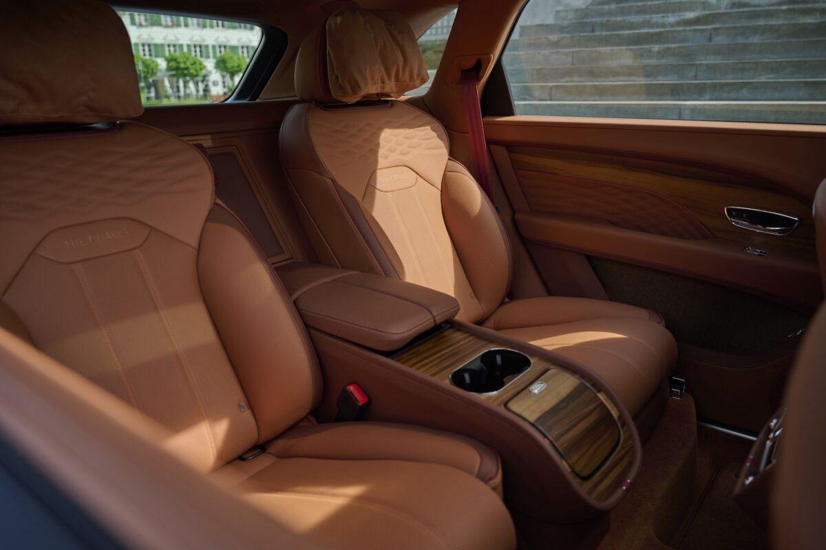 Bentley показа Bentayga Chalet Edition чрез Gstaad Guy