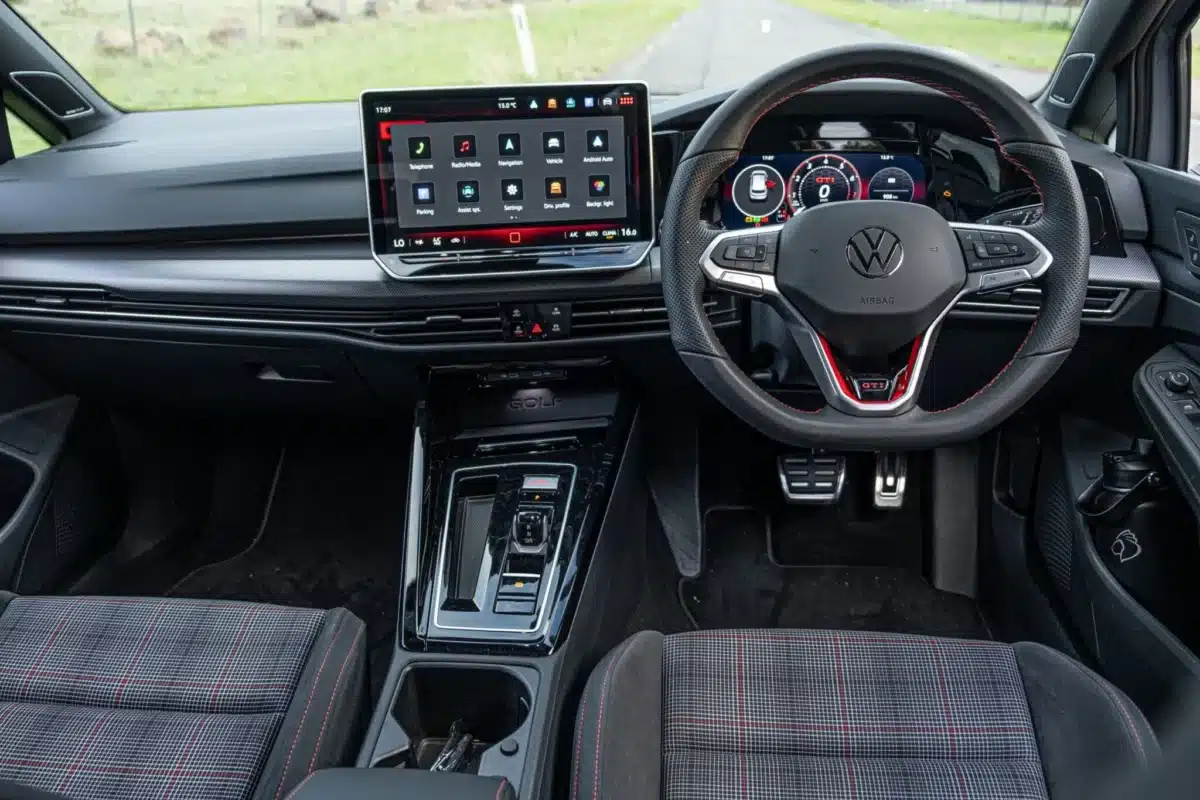 Новият Golf GTI възвърна вълнението