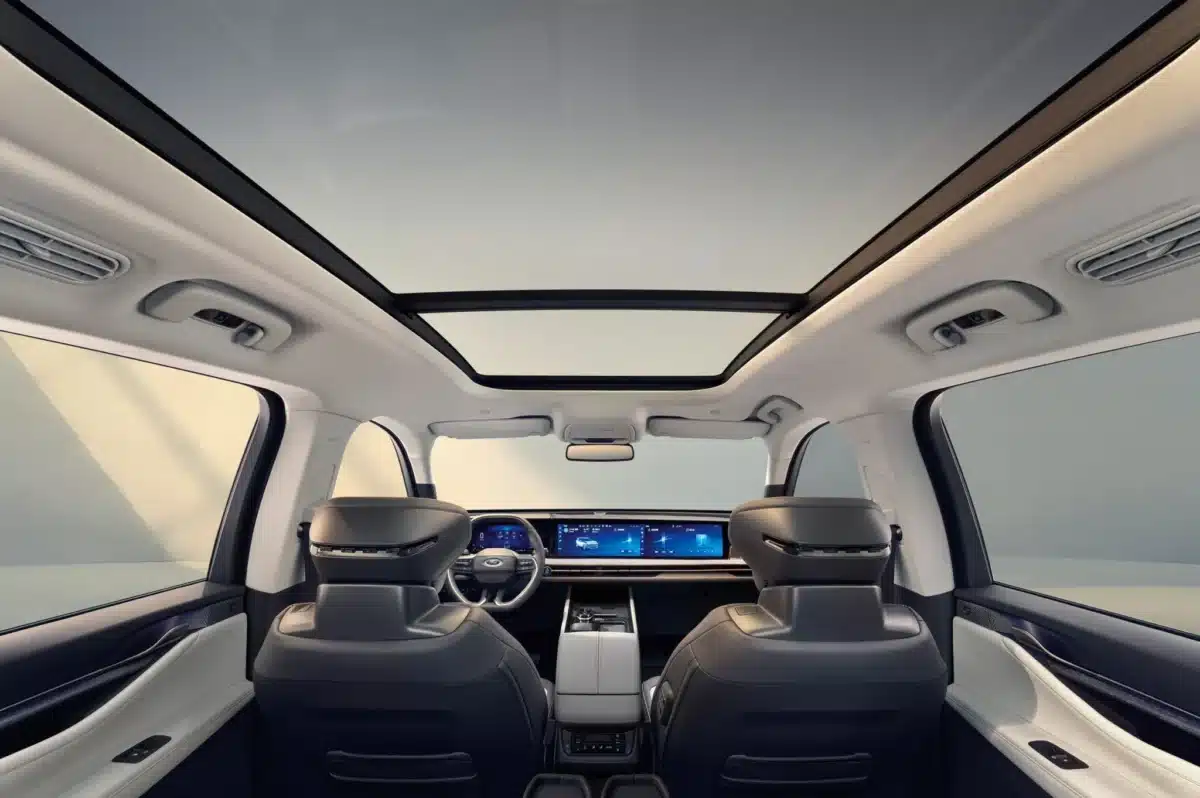 В Китай Ford подготвя обновен Edge L: какви промени са направени по каросерията