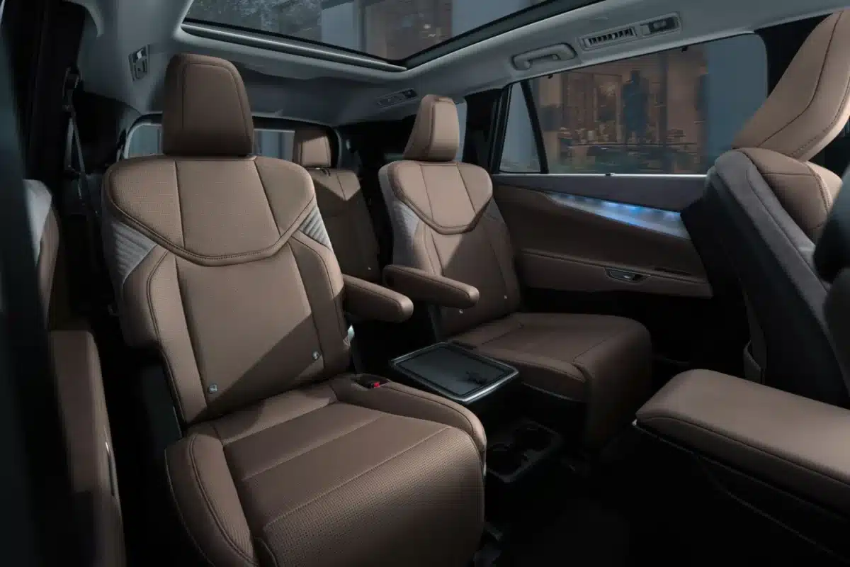Lexus навлиза в сегмента на големите електрически SUV с 3-редовия TZ с пробег до 483 километра
