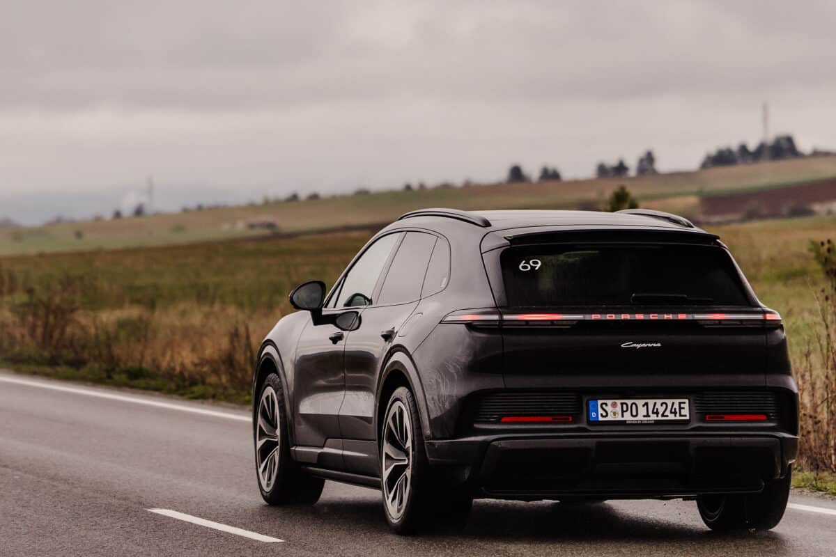 Карахме най-мощното Porsche в историята: 1156 к.с. и 2.5 секунди до 100 – това е Cayenne Turbo Electric