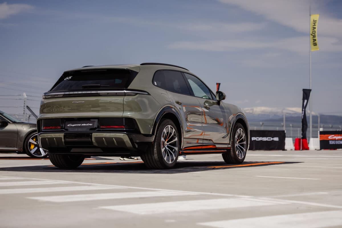 Карахме най-мощното Porsche в историята: 1156 к.с. и 2.5 секунди до 100 – това е Cayenne Turbo Electric