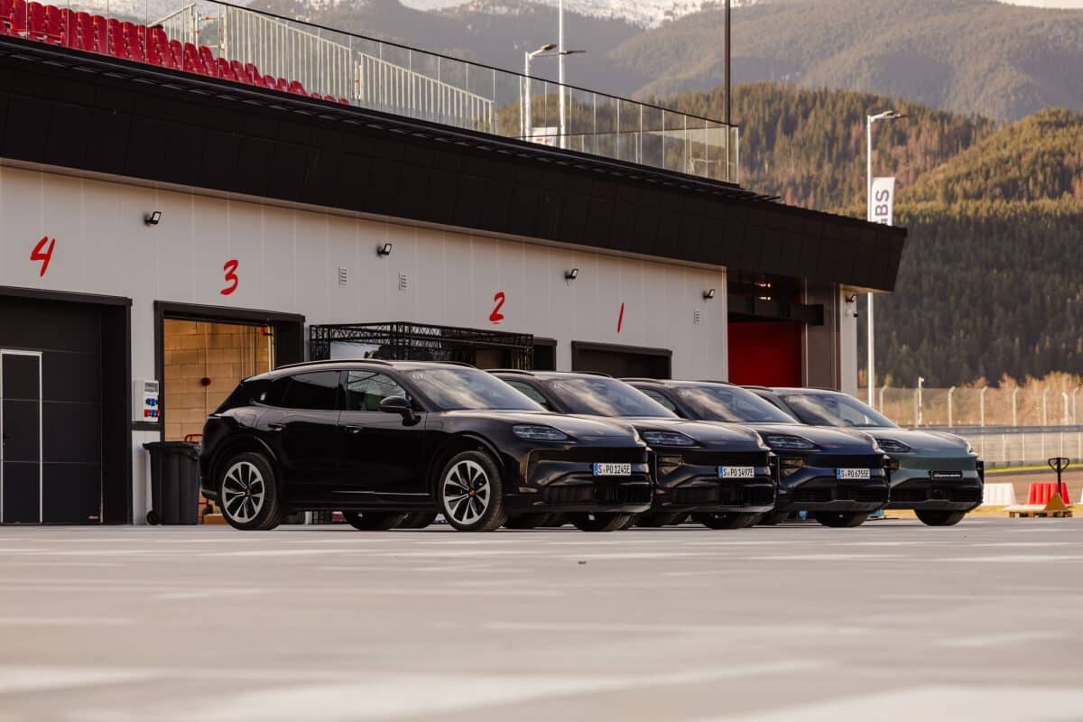 Карахме най-мощното Porsche в историята: 1156 к.с. и 2.5 секунди до 100 – това е Cayenne Turbo Electric