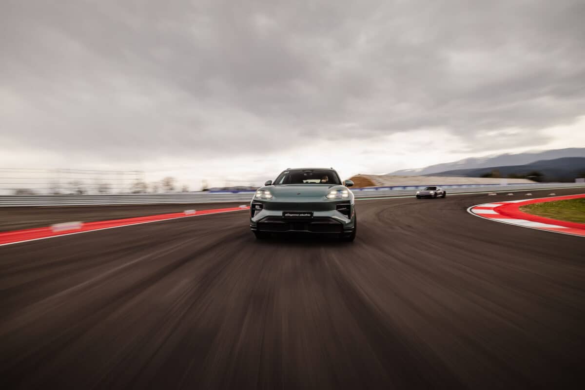 Карахме най-мощното Porsche в историята: 1156 к.с. и 2.5 секунди до 100 – това е Cayenne Turbo Electric