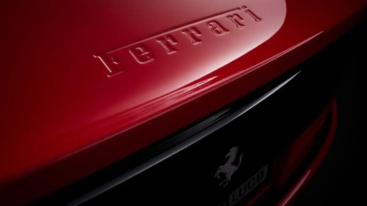 Ferrari представи Luce – първия си електромобил на цена от €550 000, създаден съвместно с бившия главен дизайнер на Apple