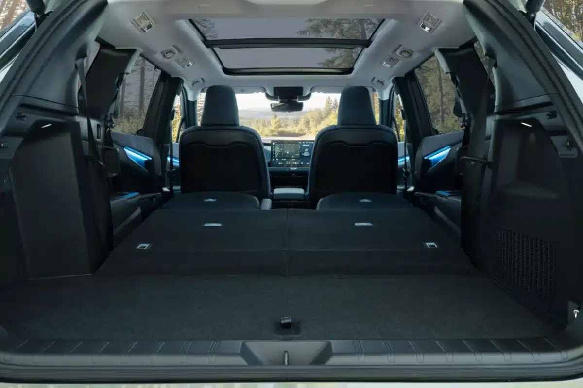 Lexus навлиза в сегмента на големите електрически SUV с 3-редовия TZ с пробег до 483 километра