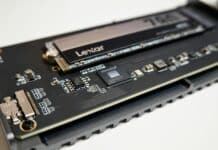 Вашият SSD фърмуер вероятно е остарял: Как една лесна актуализация може да ускори всичко close up of lexar nvme ssd on circuit board
