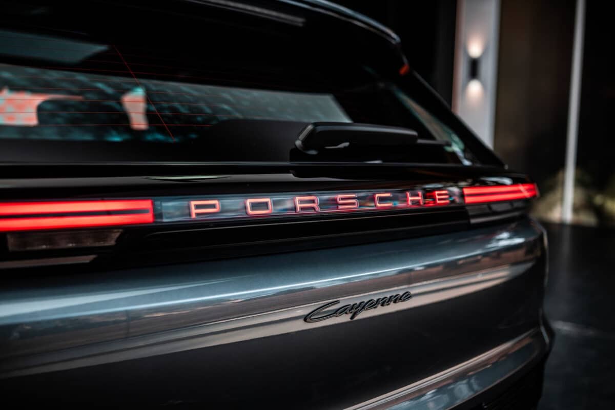 Карахме най-мощното Porsche в историята: 1156 к.с. и 2.5 секунди до 100 – това е Cayenne Turbo Electric