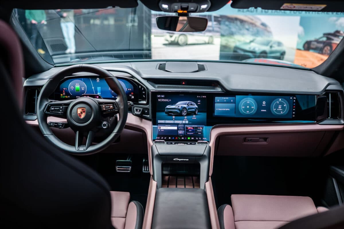 Карахме най-мощното Porsche в историята: 1156 к.с. и 2.5 секунди до 100 – това е Cayenne Turbo Electric
