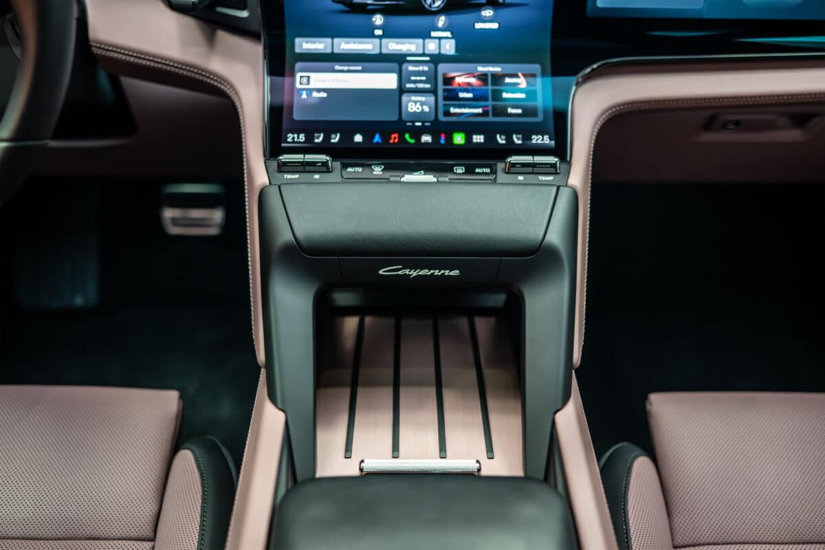 Карахме най-мощното Porsche в историята: 1156 к.с. и 2.5 секунди до 100 – това е Cayenne Turbo Electric