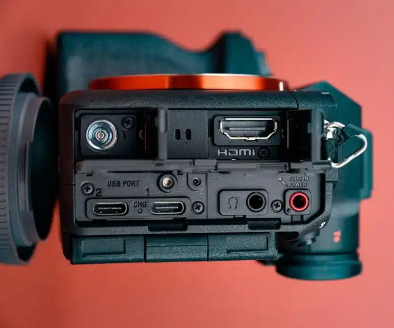 Sony представи A7R VI: пълноформатен безогледален фотоапарат с многослоен 66,8MP сензор за 99