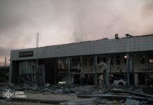 Руски удар в Киев изпепели шоурум на Zeekr и десетки електромобили
