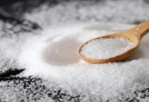 Самотните мъже и любителките на фаст фууда: учените откриха кой най-често пресолява храната