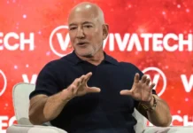 Джеф Безос с неочаквана прогноза: Изкуственият интелект ще доведе до недостиг на работна ръка, а не до безработица