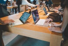 Не е за игри: AMD се нахвърли върху MacBook Neo