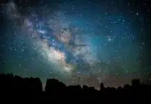 Защо звездите блещукат в нощното небе, а планетите не: отговорът може да ви изненада