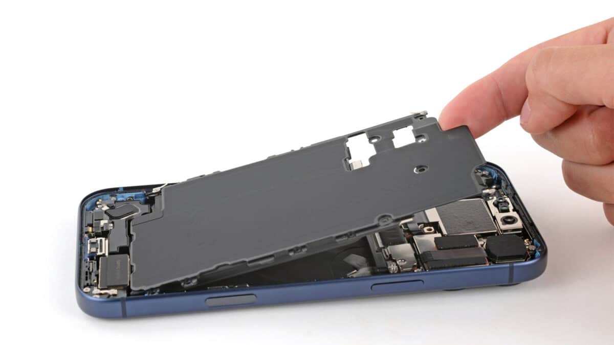iPhone 18 Pro и iPhone 18 Pro Max няма да получат по-големи батерии, но Apple има друго решение