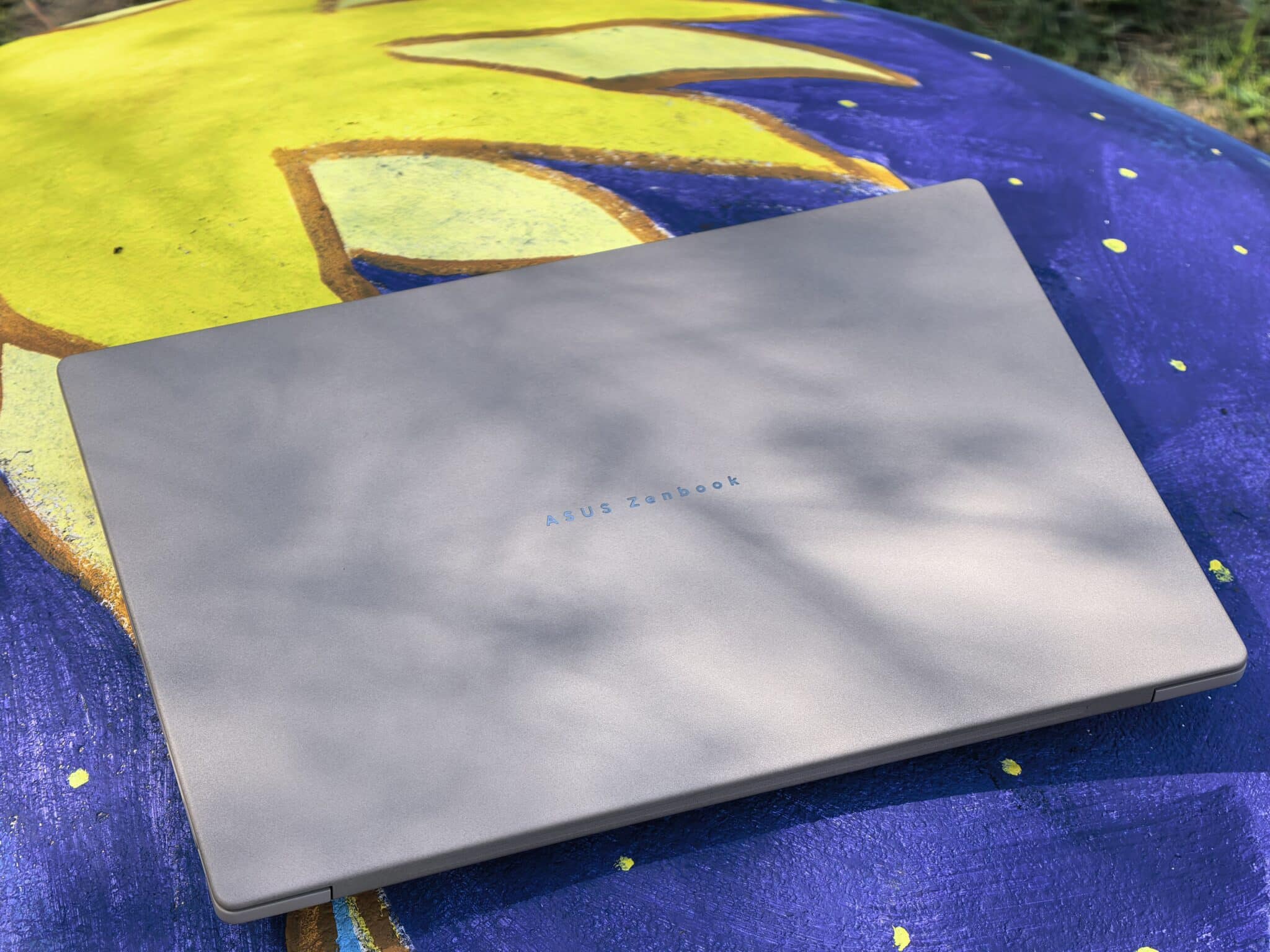 ASUS Zenbook A16: Snapdragon X2 Elite Extreme показва как изглежда бъдещето на Windows лаптопите