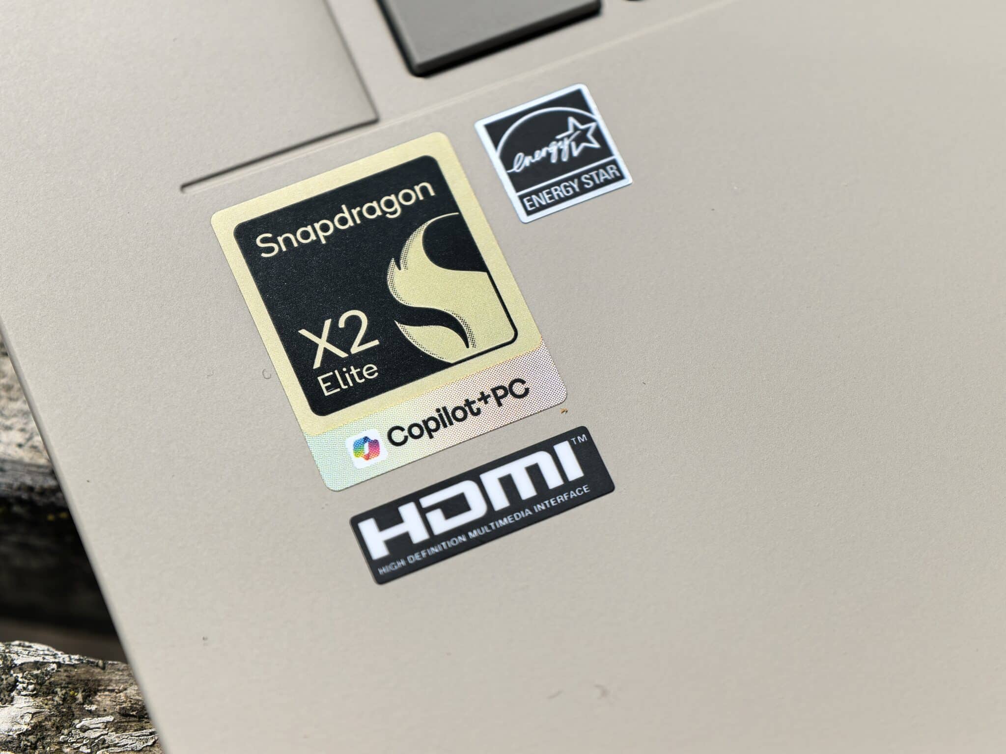ASUS Zenbook A16: Snapdragon X2 Elite Extreme показва как изглежда бъдещето на Windows лаптопите