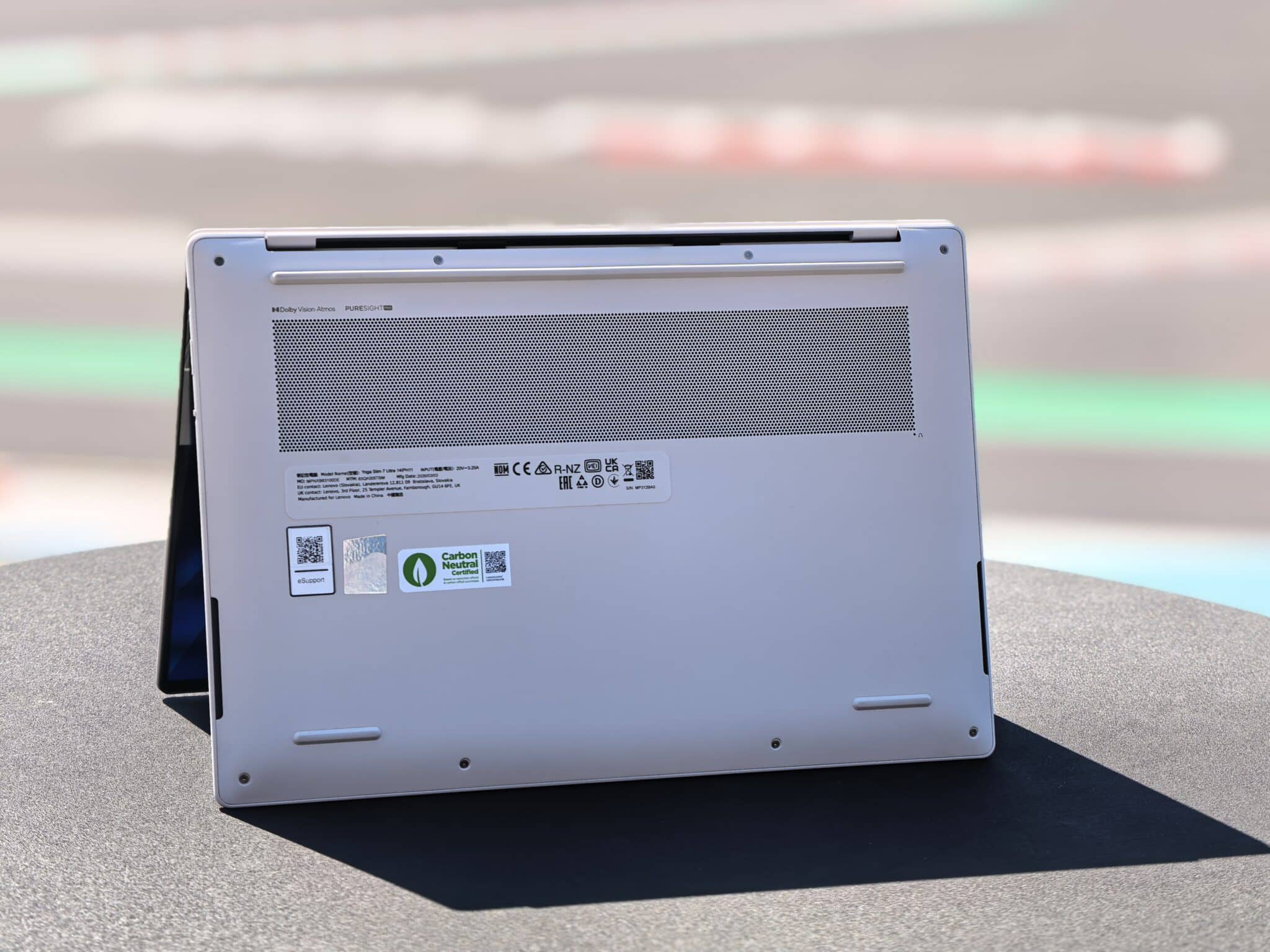 Lenovo Yoga Slim 7 Aura Edition: лаптопът под килограм, който може да ви накара да забравите за MacBook Air
