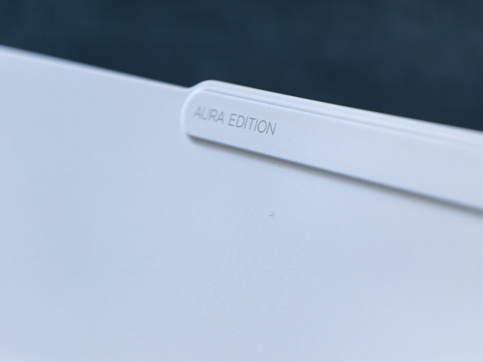 Lenovo Yoga Slim 7 Aura Edition: лаптопът под килограм, който може да ви накара да забравите за MacBook Air