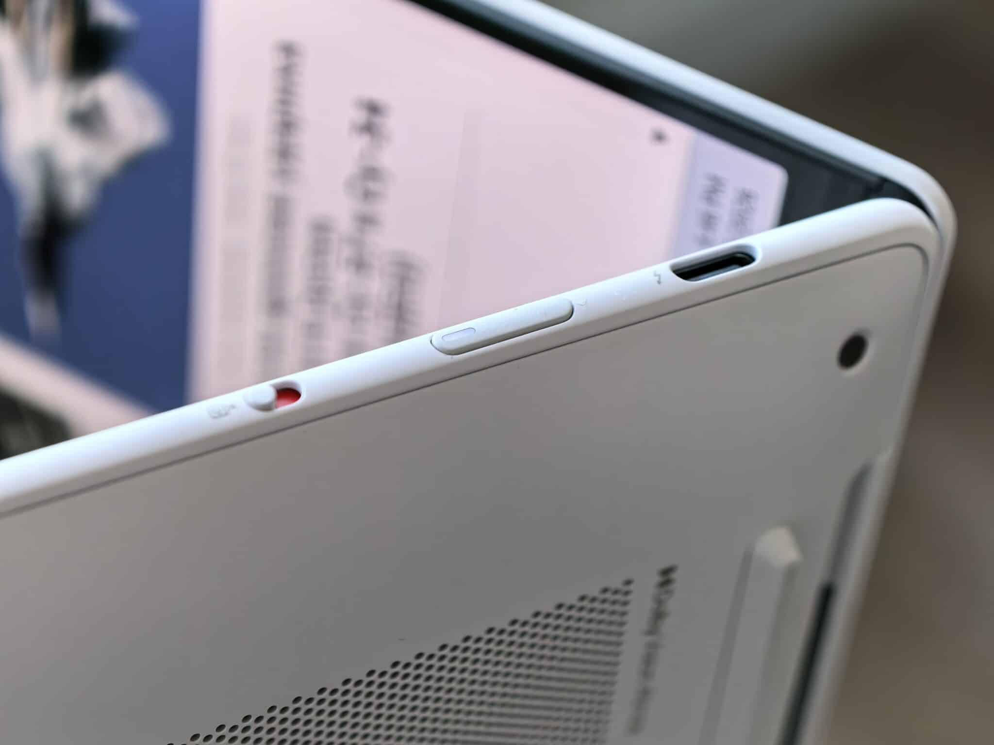 Lenovo Yoga Slim 7 Aura Edition: лаптопът под килограм, който може да ви накара да забравите за MacBook Air