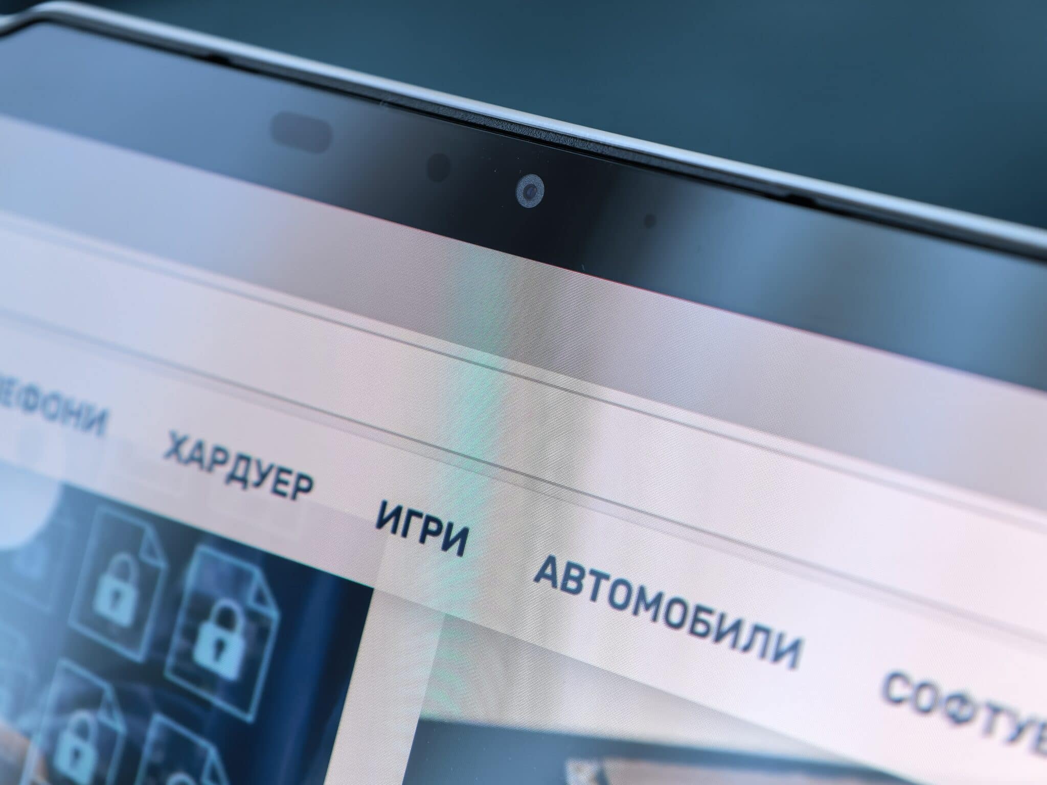 Lenovo Yoga Slim 7 Aura Edition: лаптопът под килограм, който може да ви накара да забравите за MacBook Air