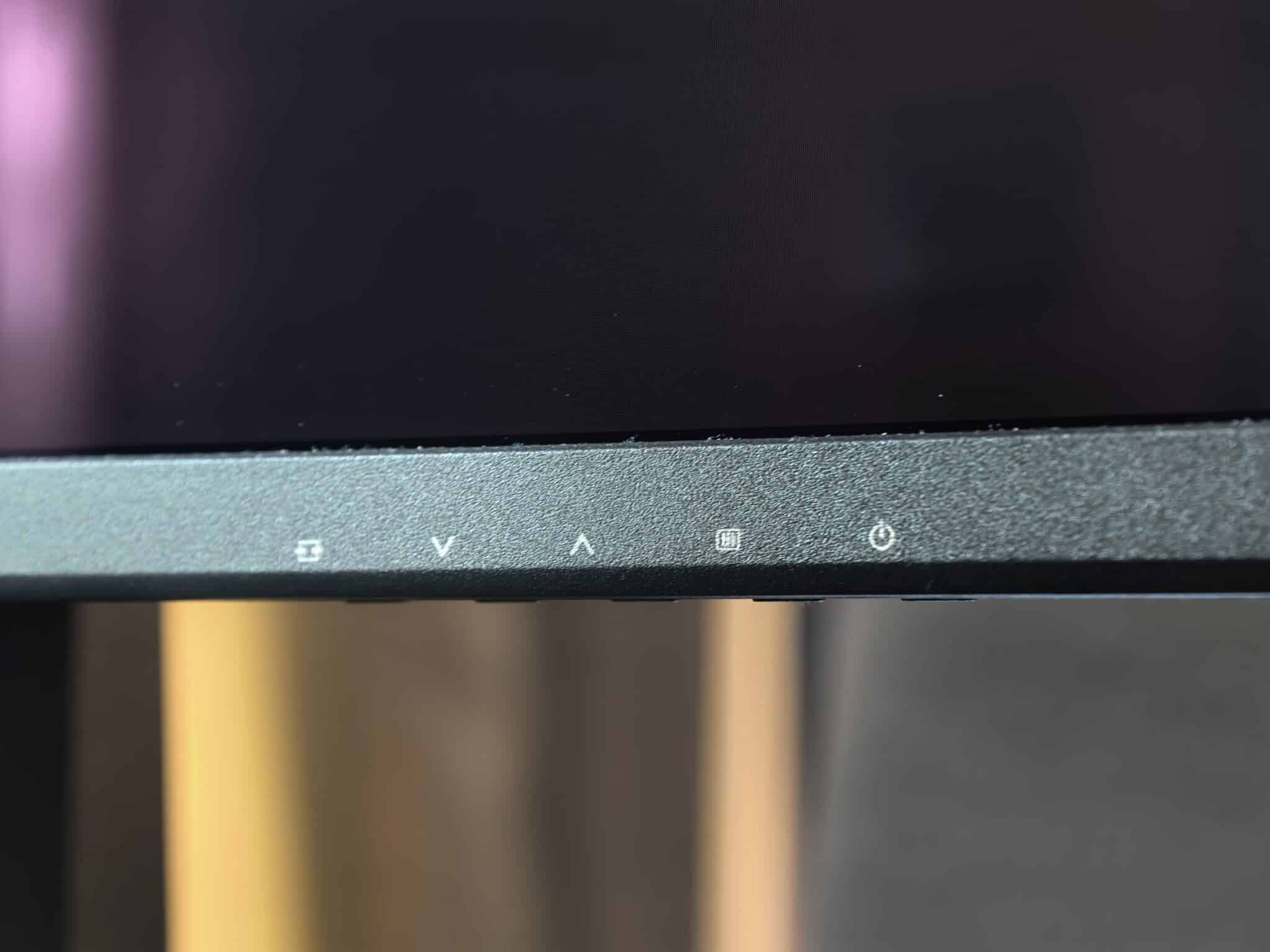 AOC Q27G4ZD: OLED картината вече не е само за богатите геймъри