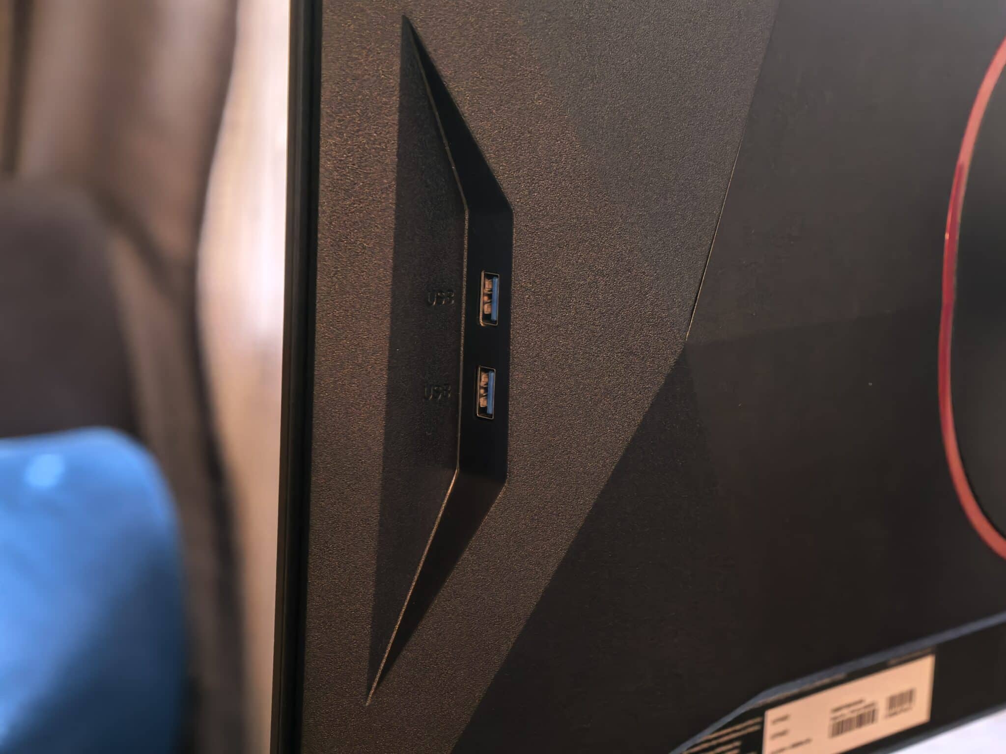 AOC Q27G4ZD: OLED картината вече не е само за богатите геймъри