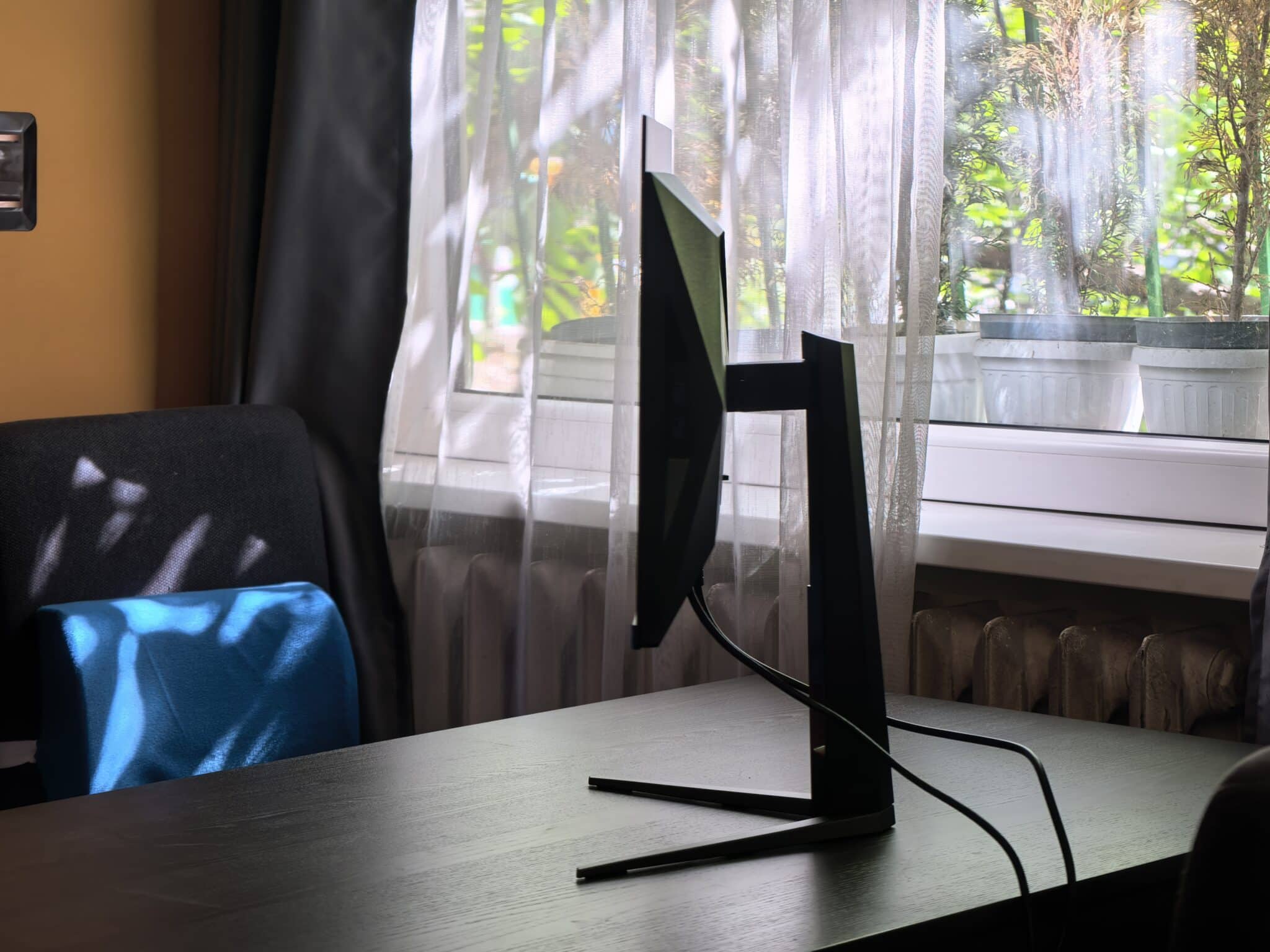 AOC Q27G4ZD: OLED картината вече не е само за богатите геймъри