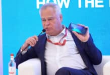 Касперски показа руски смартфон с фирмена операционна система, който „не може да бъде хакнат“