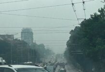 София мирише на пластмаса след пожара край „Люлин“: въздухът бил „в норма“, но хората още чакат ясни отговори