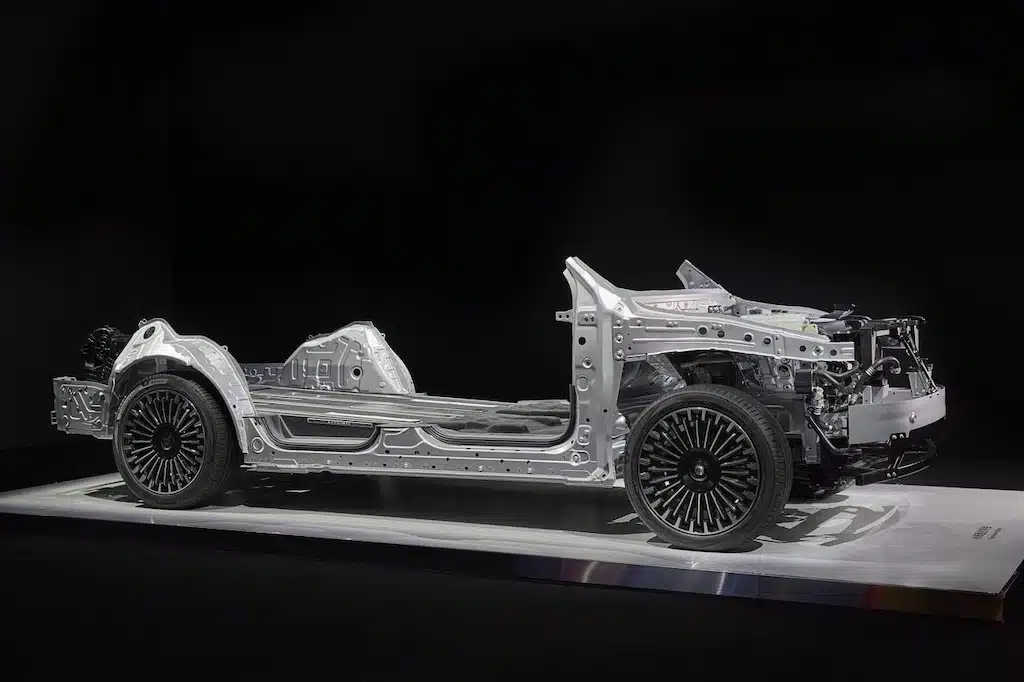 Xiaomi представи серията семейни хибридни SUV-та SkyNomad с пробег до 1706 км на цена от 200