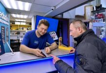 Руснаците ремонтират дори iPhone 4: санкциите и скъпата техника връщат старите устройства към живот