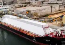 Първият в света акумулаторен саморазтоварващ се бълкер излезе в морето