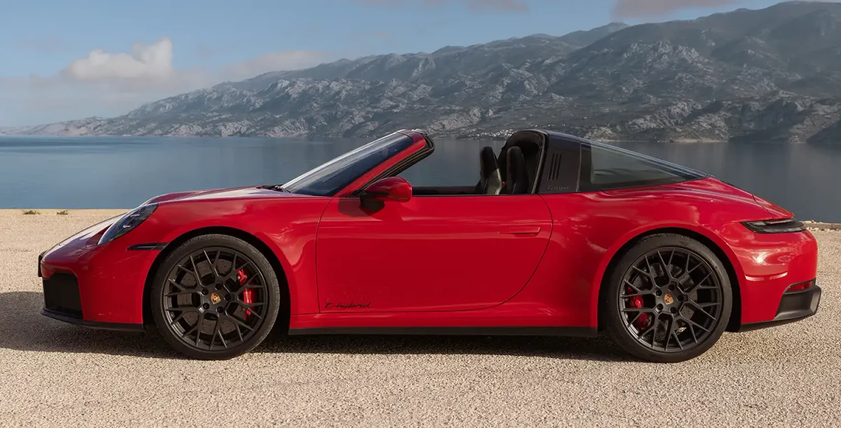 Хибридното Porsche 911 може все пак да получи ръчна скоростна кутия
