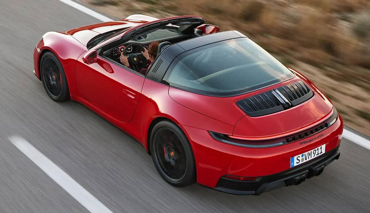 Хибридното Porsche 911 може все пак да получи ръчна скоростна кутия