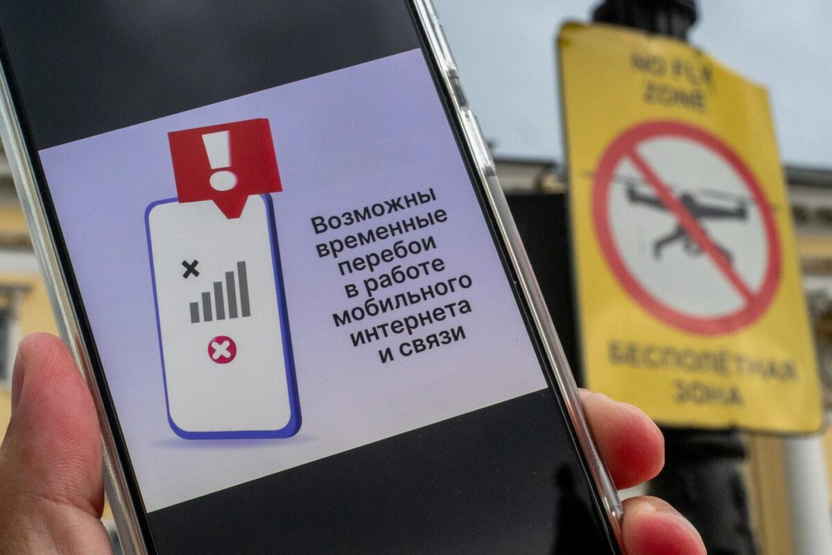 Интернет само за „одобрени“ сайтове: две от три мобилни връзки в Русия вече са ограничени