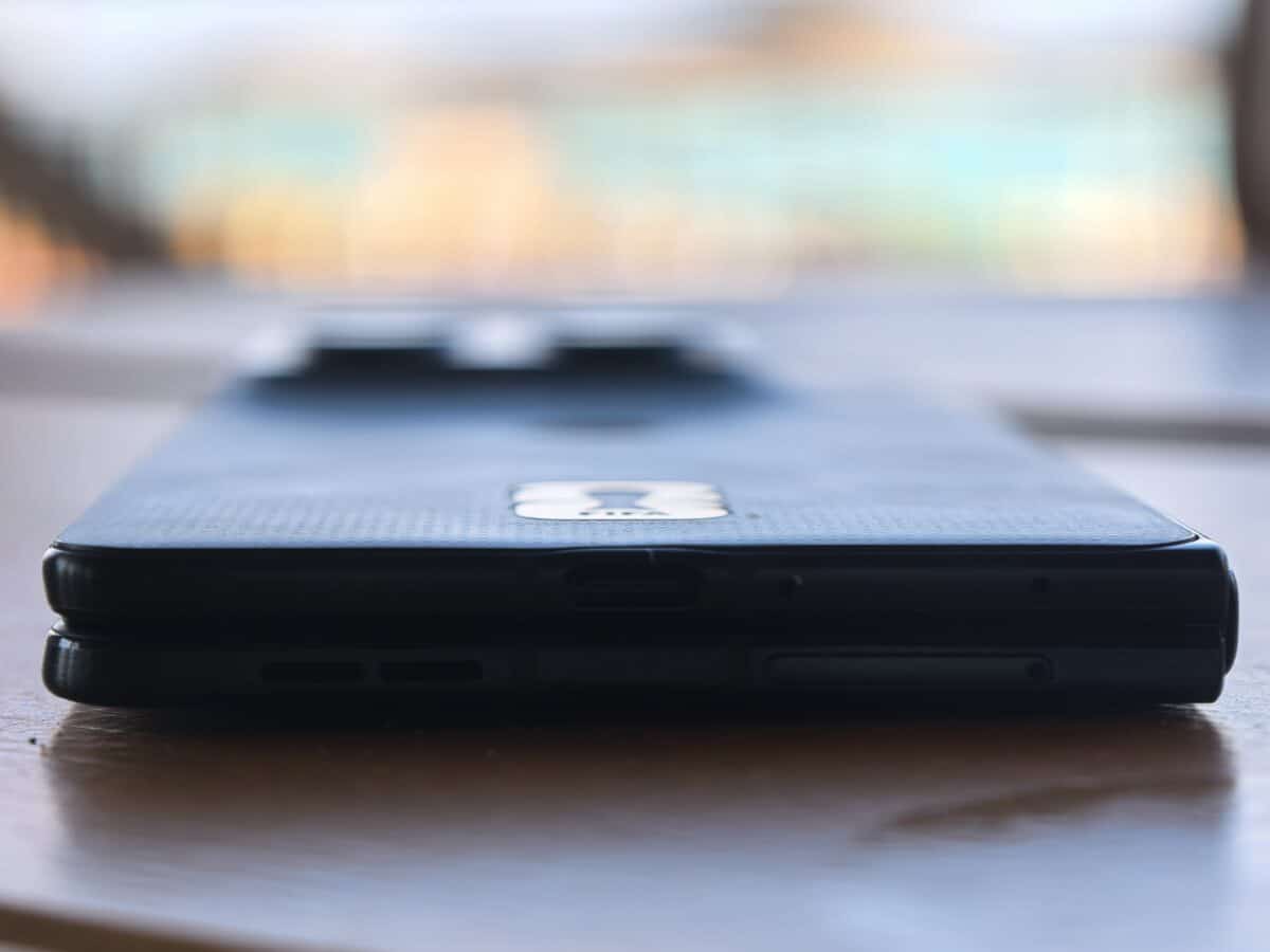 Motorola razr fold FIFA Edition: Motorola влезе на терена и е готова за обрат в резултата