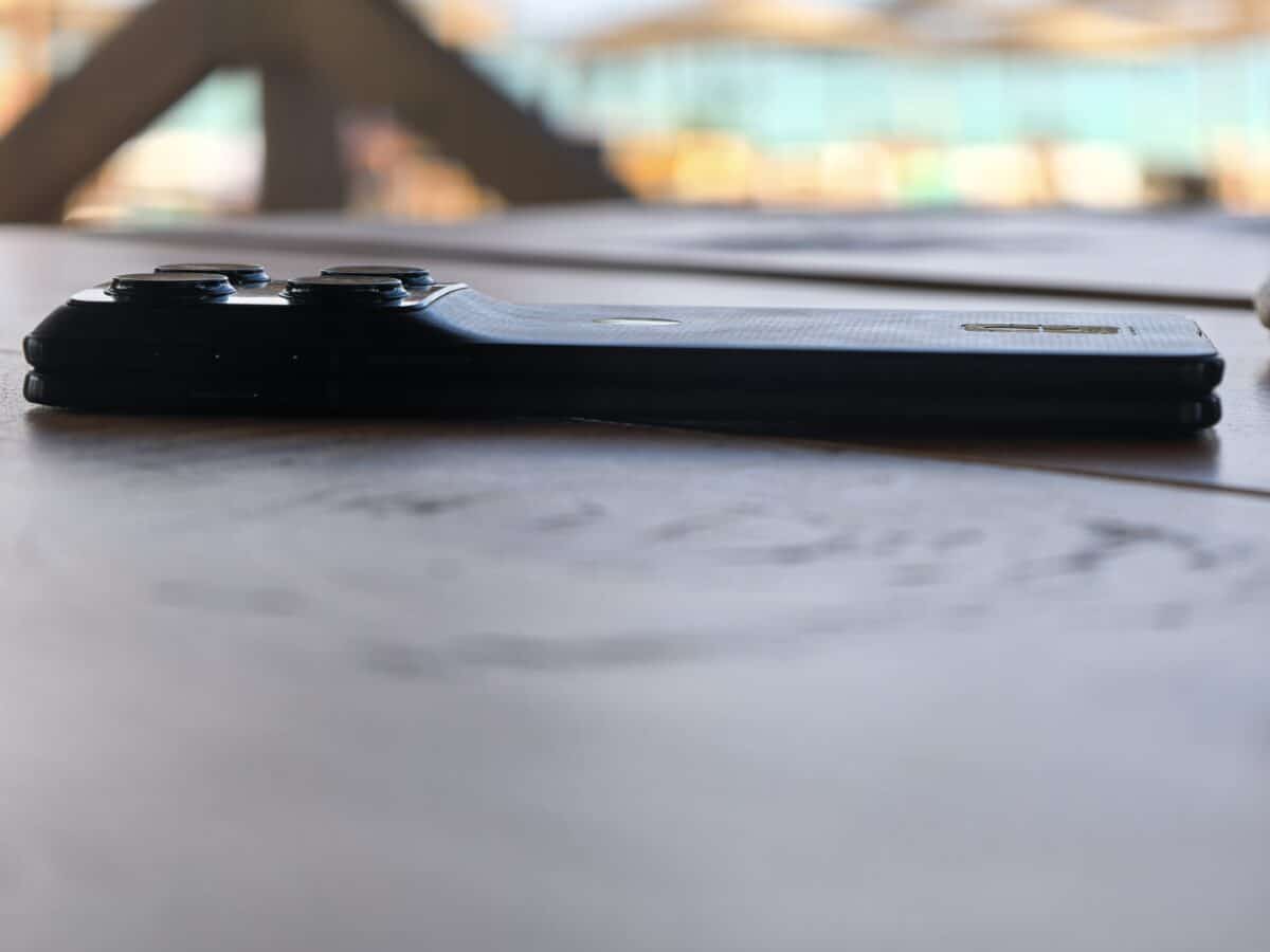 Motorola razr fold FIFA Edition: Motorola влезе на терена и е готова за обрат в резултата