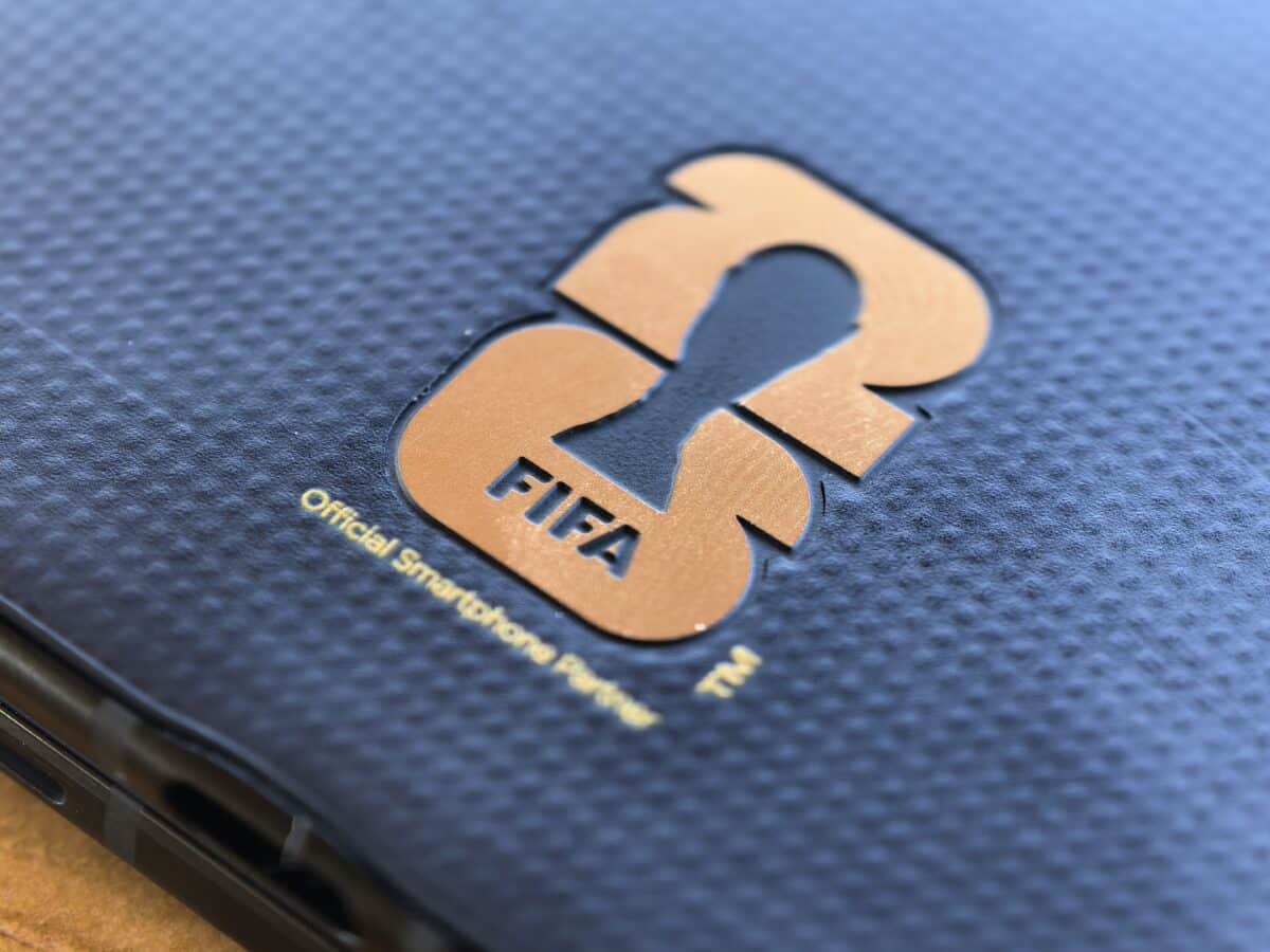 Motorola razr fold FIFA Edition: Motorola влезе на терена и е готова за обрат в резултата