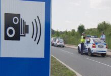 Waze може да спре да предупреждава за камери и полиция в ЕС