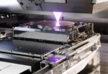 Китай разработи ключов компонент за суверенната EUV литография с помощта на бивш инженер от ASML
