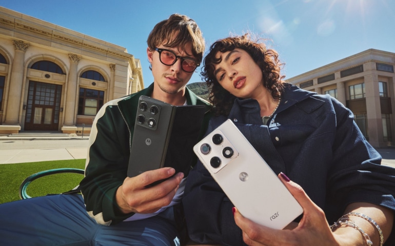 Motorola razr fold FIFA Edition: Motorola влезе на терена и е готова за обрат в резултата