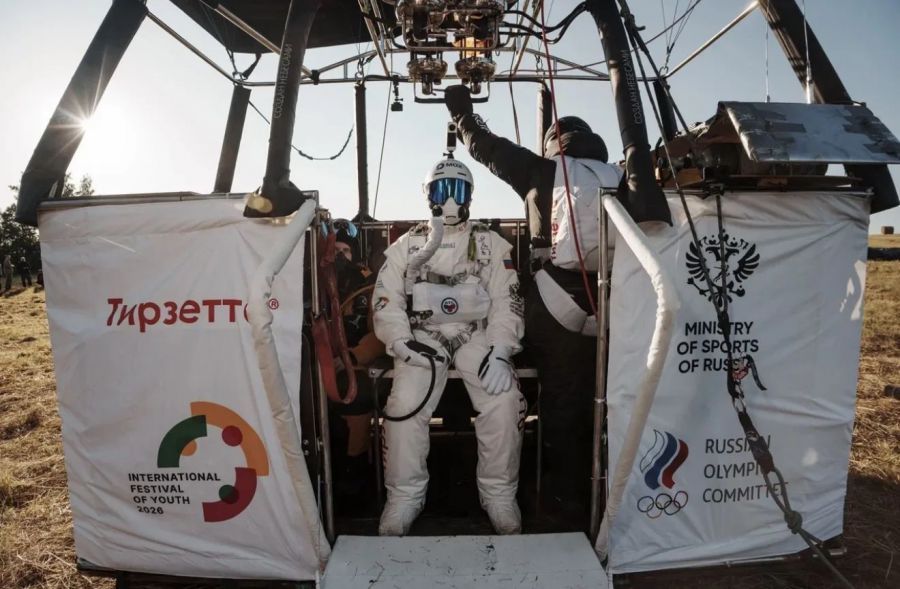 Руснак постави световен рекорд със скок от 11,5 км при –59°C