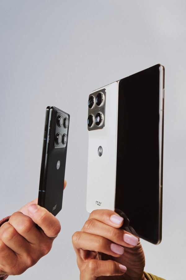 Motorola razr fold FIFA Edition: Motorola влезе на терена и е готова за обрат в резултата