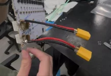 Решение или ирония? Ютубър запои кабели директно към RTX 5090, с което тотално реши проблема с топенето на 16-пиновия конектор