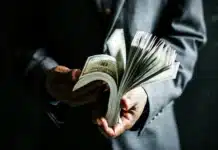 $800 милиона за шефа на Arm: Акционерите скочиха срещу рекордната сума, но SoftBank държи ключа