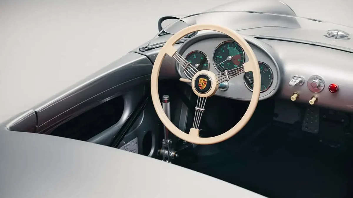 Малкото Porsche 550J беше оценено на 800